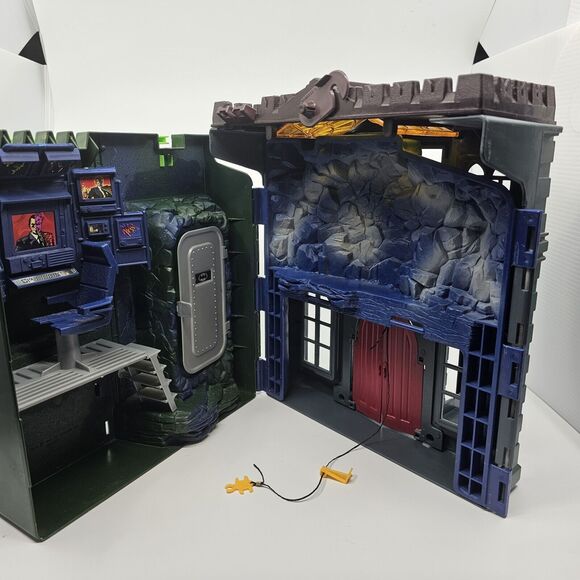 Vintage 1991 Kenner Batman Wayne Manor Batcave Command Center Playset ZipLine - Picture 6 of 12